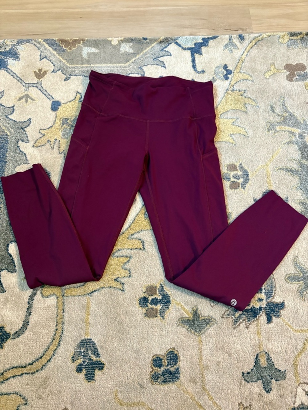 Lululemon Women 3/4 Leggings
Burgundy Size 6
